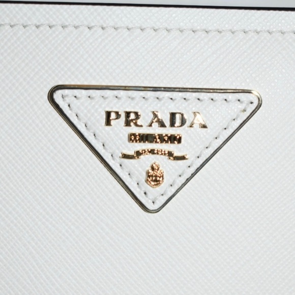 ♥️PRICE DROP l♥️Prada gorgeous bag, brand new - Picture 6 of 12